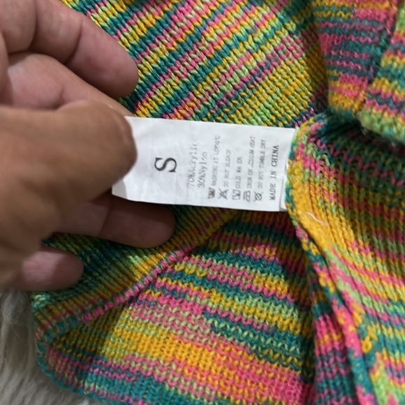 Women’s colorful knit top size small - Picture 3 of 4
